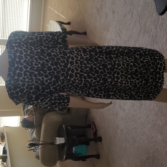 NWT M Single Los Angeles cheetah print lined midi quarter sleeve satin feel - Picture 5 of 9